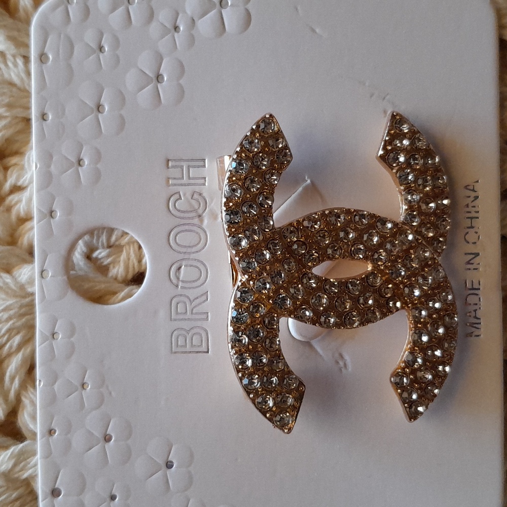 GoldTone Crystal Brooch - Picture 4 of 4